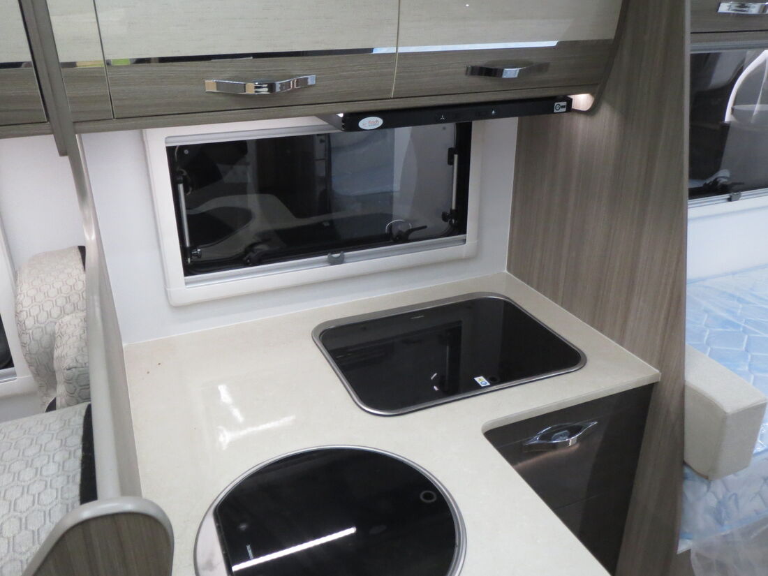 2023 Avan Ovation M9 Luxury Ensuite single beds N2121