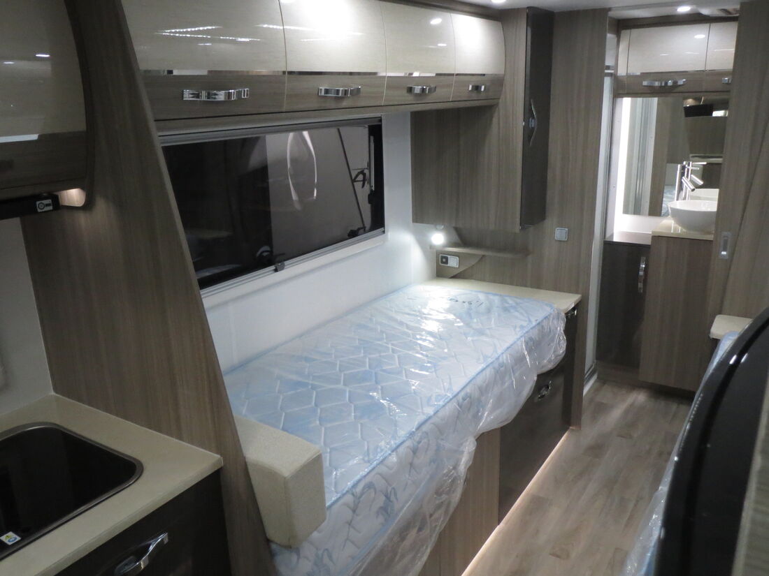 2023 Avan Ovation M9 Luxury Ensuite single beds N2121