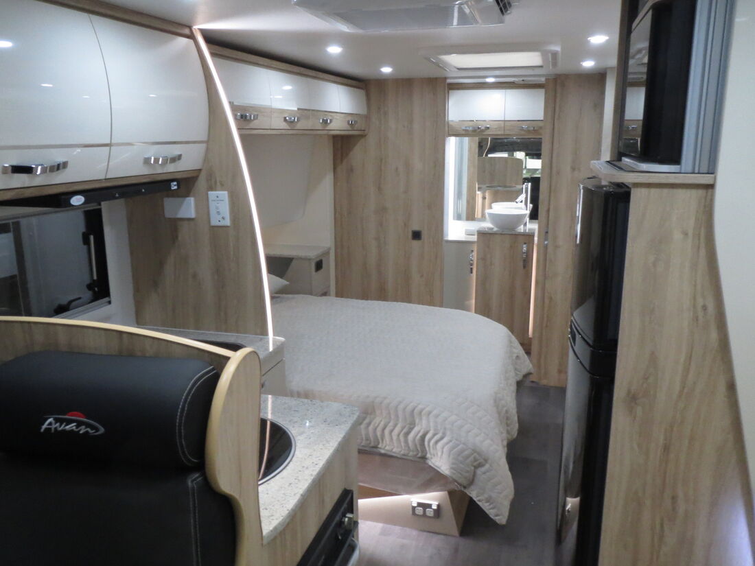 2024 Avan Ovation M7 Luxury Slide out Full Ensuite N2249