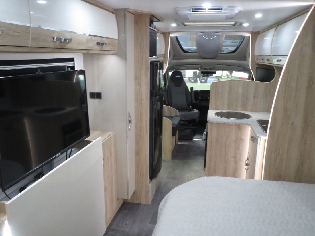 2024 Avan Ovation M7 Luxury Slide out Full Ensuite N2249