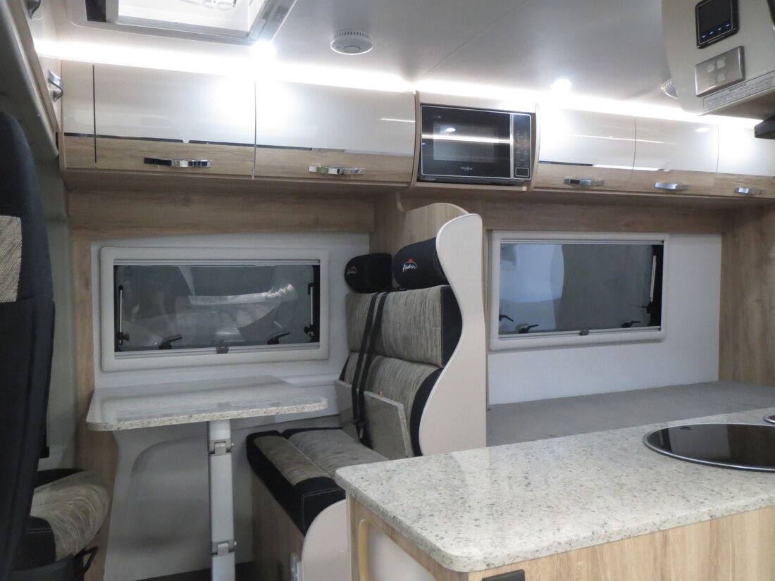 2025 Avan Applause 600 Single Beds Ensuite Camper