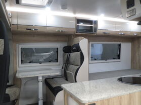 2025 Avan Applause 600 Single Beds Ensuite Camper